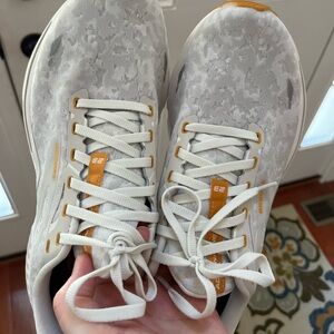 Brooks Men's Adrenaline GTS 23 Running Shoes